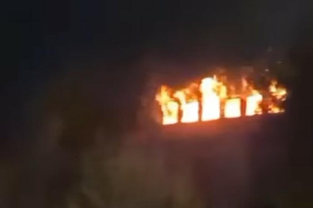 VELIKI POŽAR U RAKOVICI: Gori hotel, vatrogasci se bore sa vatrenom stihijom POGLEDAJTE (VIDEO)