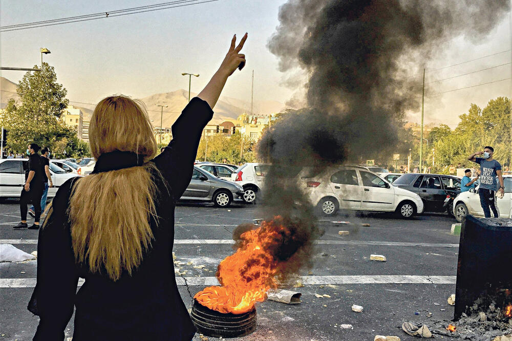 Slika broj 1643431. CRNI BILANS DEMONSTRACIJA U IRANU: Aktivisti tvrde da je u protestima protiv vlasti poginulo preko 500 ljudi