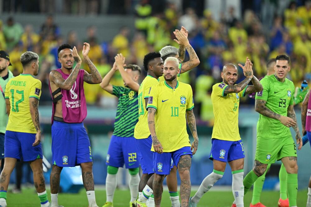 DIRLJIV GEST, VREDAN SVAKOG DIVLJENJA! Brazilci posle pobede razvili veliki transparent i poslali MOĆNU PORUKU čuvenom Peleu! FOTO