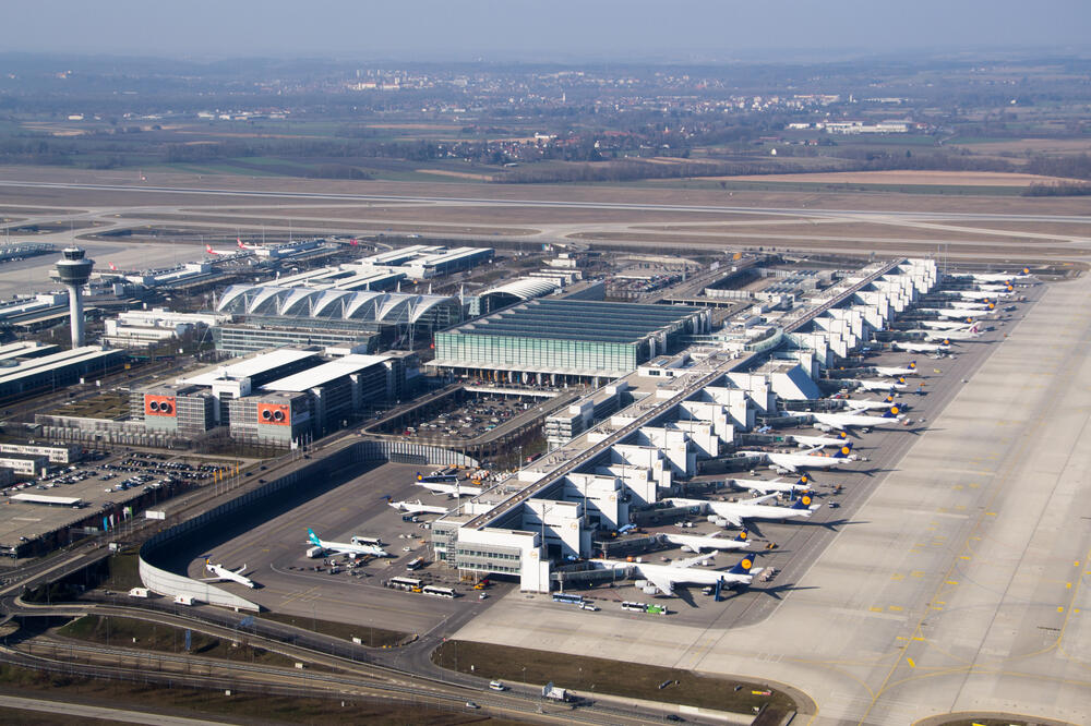 EKOLOZI NASTAVLJAJU LUDILO: Nakratko upali na aerodrome u Minhenu i Berlinu