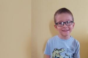 POMOZIMO UROŠU DA PROHODA! Ovaj nasmejani dečak (6) ima cerebralnu paralizu, a OPERACIJA može da mu pomogne
