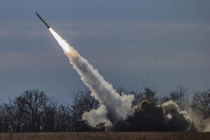 OPASAN DUEL DVA SISTEMA U UKRAJINI: Himars navodno uništio moćni ruski raketni sistem S-400!