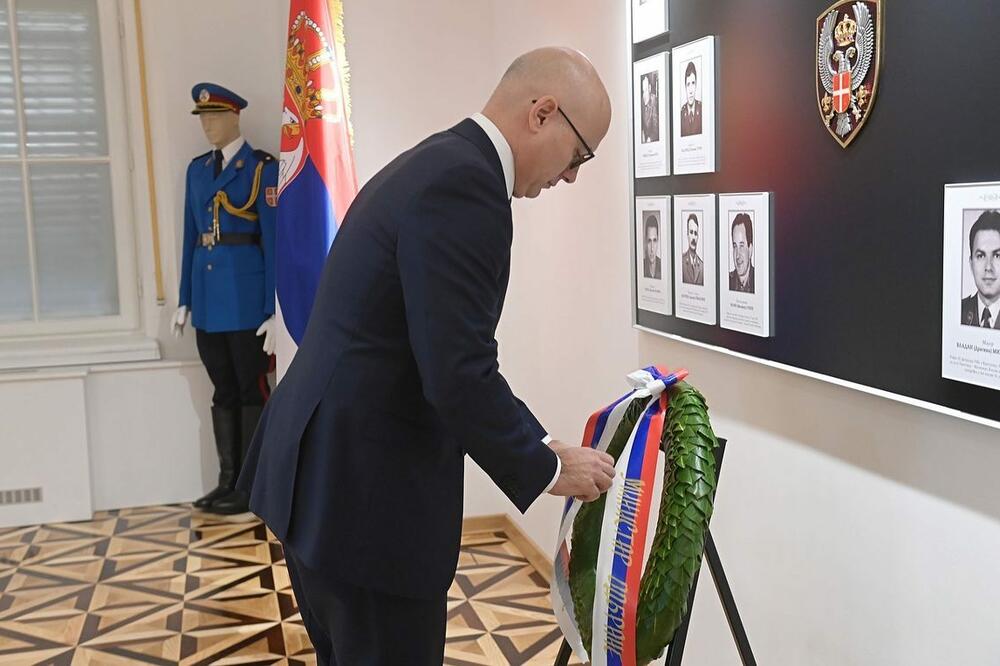 Potpredsednik Vlade Republike Srbije i ministar odbrane Miloš Vučević, posetio je Vojnobezbednosnu agenciju