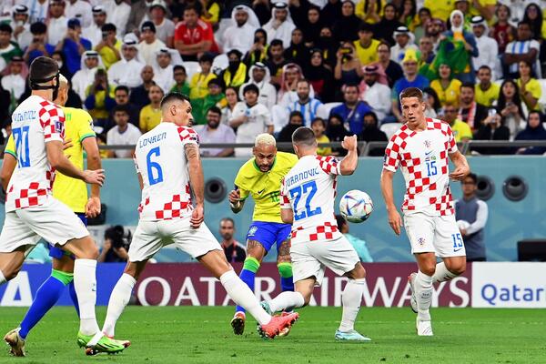 UŽIVO, HRVATSKA - BRAZIL: Odličan fudbal, još uvek bez golova! Brazilci pritiskaju, Nejmar promašio ZICER