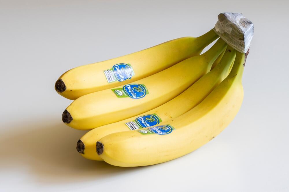 ISPRAVKA: Broj osam na nalepnicama banana ne znači da su one GMO