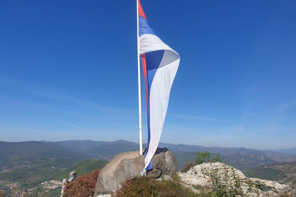 ZVEČAN - MITSKO MESTO SRPSKE ISTORIJE: Stopama slavnih predaka dok se na vrhu tvrđave vijori srpska zastava (FOTO)