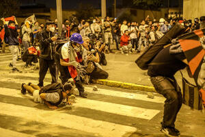 OPŠTI HAOS U PERUU Sedmoro poginulih na masovnim protestima: Svi ubijeni iz vatrenog oružja, proglašeno VANREDNO STANJE (FOTO)