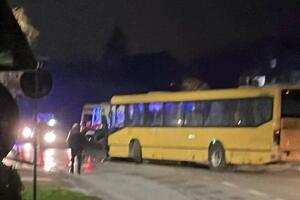 UŽAS KOD SMEDEREVA: U sudaru autobusa i automobila poginula JEDNA OSOBA, dve povređene prevezene u bolnicu (FOTO)