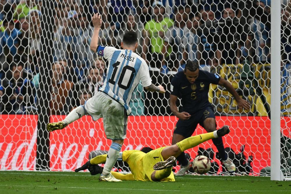 NEREGULARAN GOL?! VELIKI HAOS POSLE FINALA! Besni Francuzi tvrde: Gol Argentine je MORAO DA BUDE PONIŠTEN, evo zbog čega (VIDEO)