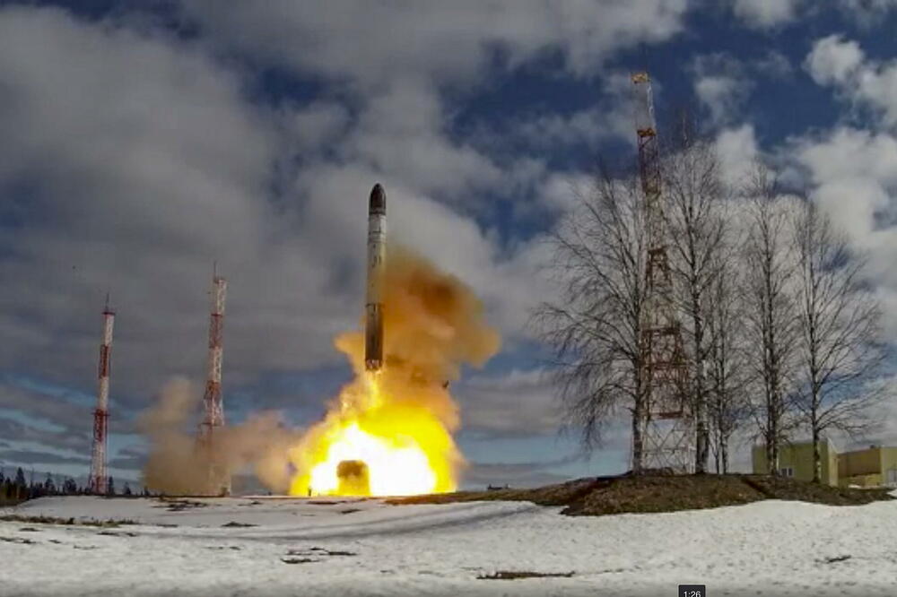 RUSIJA UPOTREBILA NOVU TAKTIKU NAPADA: Ukrajinsku PVO varaju MAMCI, Kijev nateran da koristi skupe rakete protiv rojeva dronova