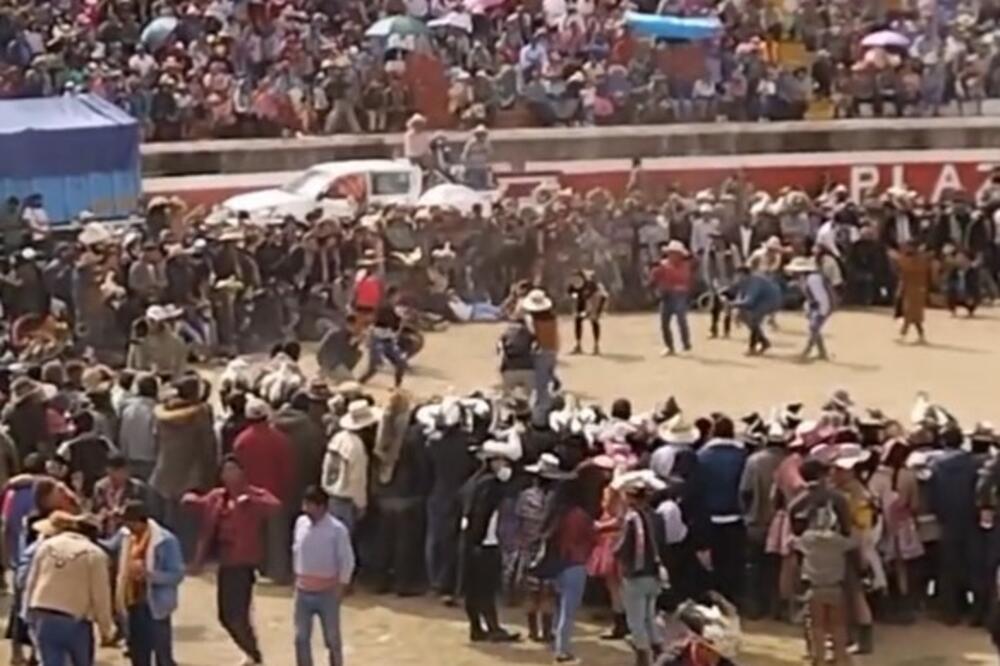 JEDAN NA JEDAN: Jednom godišnje u Peruu se sporovi rešavaju tučom, u ritualnom spektaklu sve više učestvuju i žene (VIDEO)
