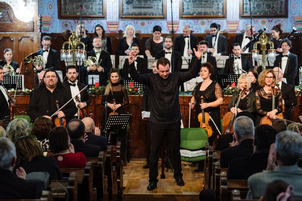 Subotički simfonijski orkestar Novogodišnjim gala koncertom oduševio publiku