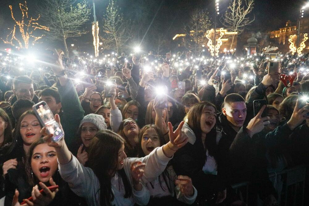 DOČEK SRPSKE UZ BREGU I TIFU! Za sve Beograđane i goste glavnog grada svečanost se održava na Trgu republike od 21 čas
