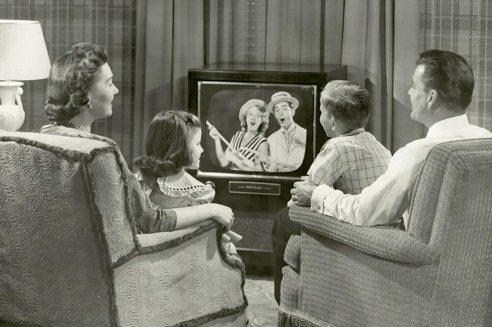 NAJBOLJA PRVOAPRILSKA ŠALA NA SVETU! Televizija 1957. emitovala BIZARNI prilog, a ljudi su poverovali u tu veliku ludost! (VIDEO)
