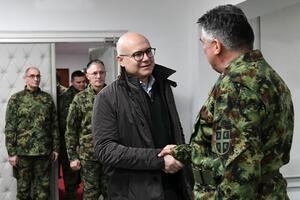MINISTAR VUČEVIĆ I GENERAL MOJSILOVIĆ obišli Operativni centar sistema odbrane