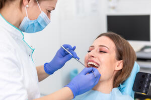 STOMATOLOG UPOZORAVA: Kvaran zub je tempirana bomba koja po organizmu rasipa bakterije i širi bolest