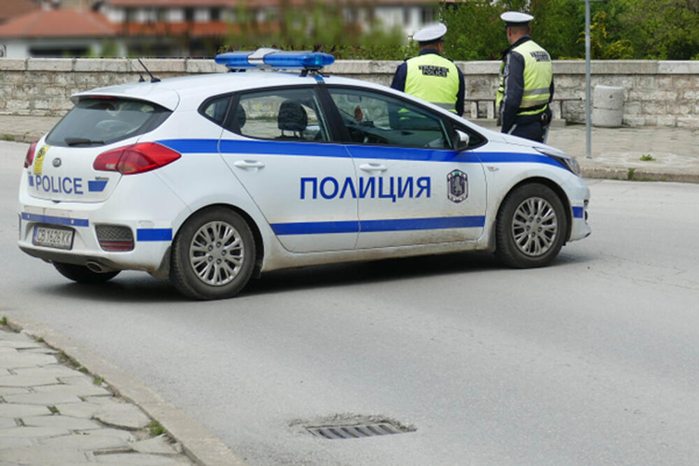 POOŠTRENA KONTROLA POSLE SMRTI 18 MIGRANATA: Bugarska policija u kombiju pronašla čak 43 skrivena putnika, uključujući i decu