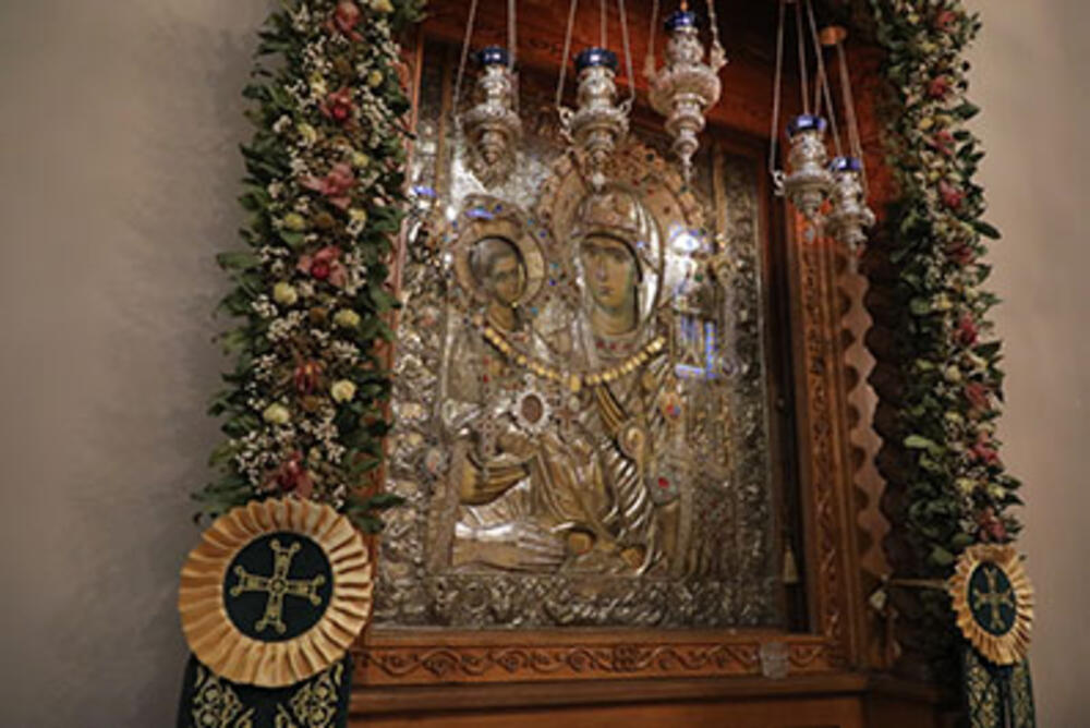 Čudotvorna ikona Bogorodice Trojeručice