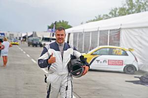 Dr Šainović je čuveni urolog, ali i šampion u GT trkama i najuspešniji srpski automobilista 2022.
