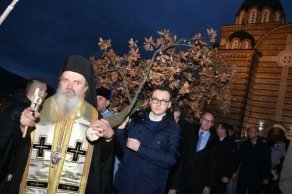 POVODOM BOŽIĆNIH PRAZNIKA: Petrović danas i sutra na Kosovu, u ponoć na liturgiji u manastiru Banjska