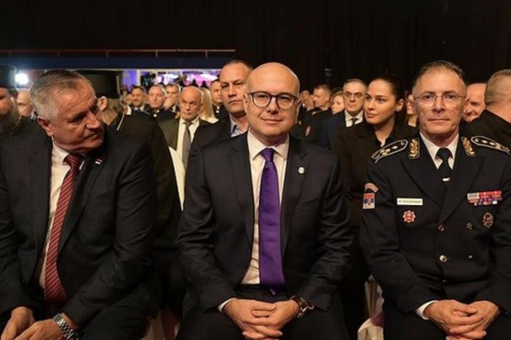 Ministar Vučević i general Mojsilović na obeležavanju Dana Republike Srpske