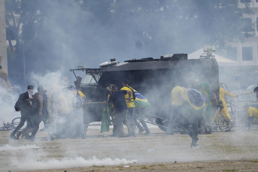 HAOS U BRAZILU, ANGAŽOVANA NACIONALNA GARDA: Predsednik Da Silva naredio zatvaranje centra Brazilije!