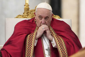 "NE DIŠEM DOBRO!" Papa Franja nije uspeo da ODRŽI GOVOR (FOTO)