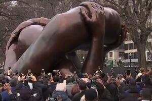 ŠTA JE OVO? U Bostonu podignut spomenik Martinu Luter Kingu i njegovoj supruzi, ljudi ostali u šoku NA ŠTA OVO LIČI?