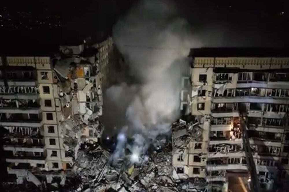 RASTE BROJ ŽRTAVA U ŽESTOKOM GRANATIRANJU DNJEPRA! Ukrajinski zvaničnici: Ubijeno 29 civila, 12 je u kritičnom stanju (VIDEO)