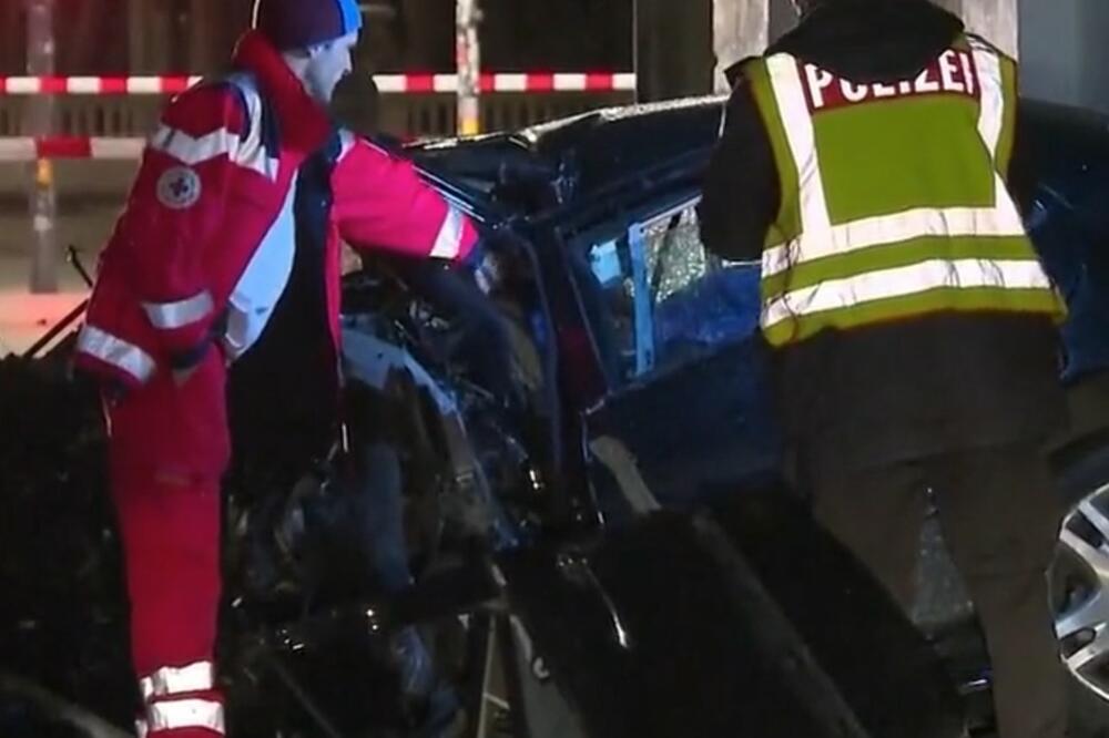 ZABIO SE AUTOM U BRANDENBURŠKU KAPIJU I POGINUO: Teška nesreća u Berlinu, državljanin Poljske udario u simbol Nemačke (VIDEO)