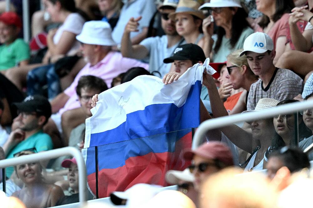 NOVO PRAVILO NA GREND SLEMU U MELBURNU: Zabranjene ruske i beloruske zastave na Australijan openu! (FOTO)