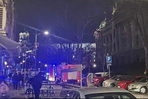 POŽAR U CENTRU BEOGRADA: Zapalila se zgrada u Kosovskoj ulici, stanari evakuisani!
