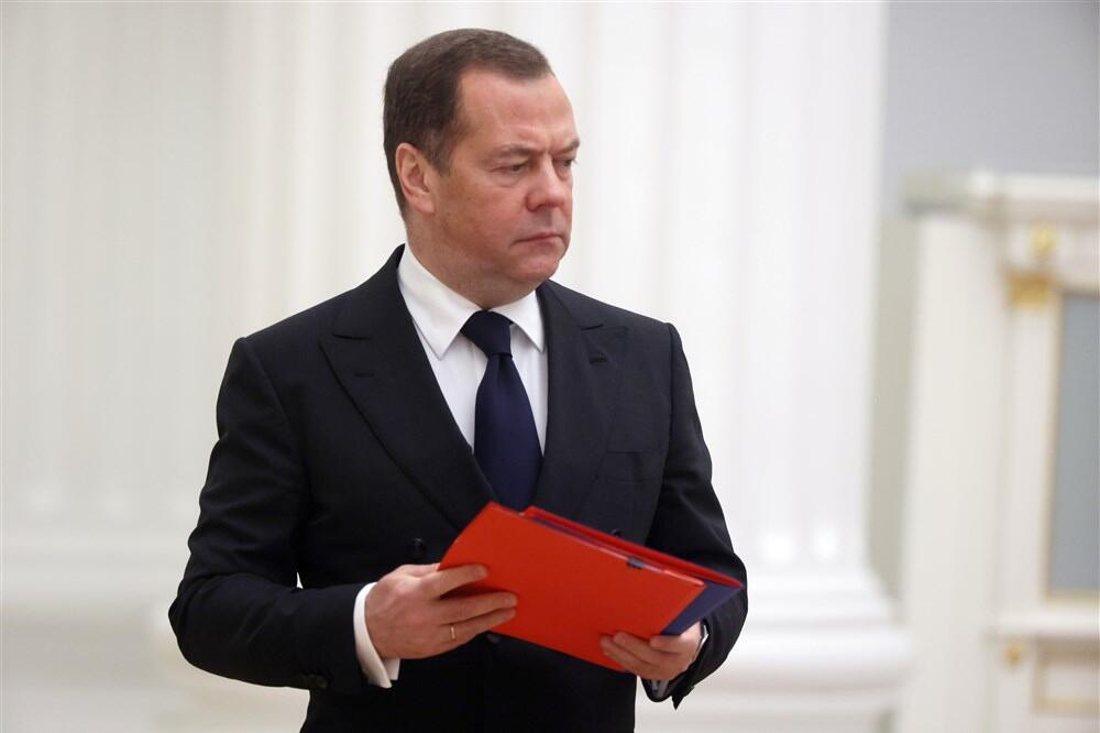 NIJE SE "EVAKUISAO": Iz kabineta Medvedeva demantovano da je bivši PREDSEDNIK RUSIJE napustio Moskovsku oblast (FOTO)