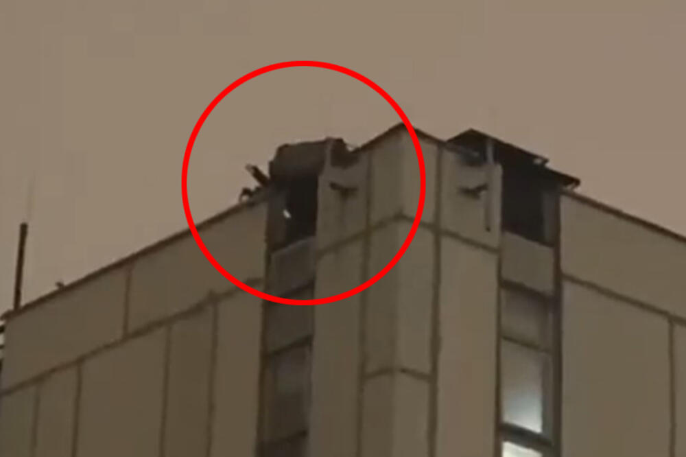 UZBUNA U MOSKVI?! Ruska vojska iznenada postavlja MOĆNO ORUŽJE na krovove zgrada! POGLEDAJTE KAKO DIŽU GRDOSIJU OD 30 TONA