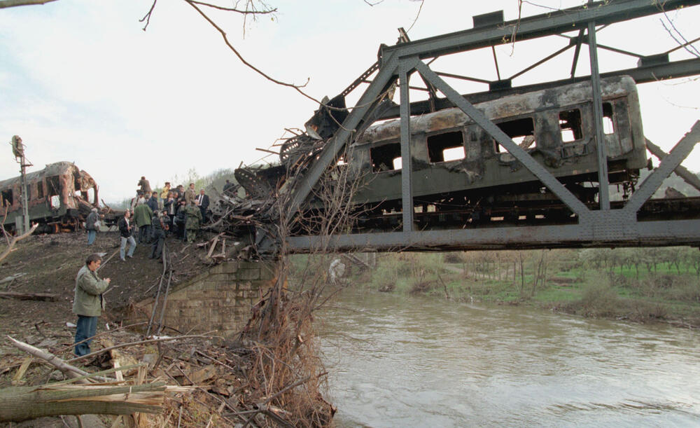 Bombardovanje 1999., Grdelicka Klisura, most, Grdelica