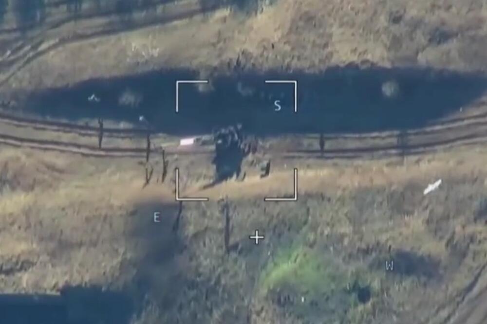 RUSKI DRON SAMOUBICA RASTURIO BRITANSKU HAUBICU M777: Ukrajinci se razbežali na sve strane I PREŽIVELI (VIDEO)