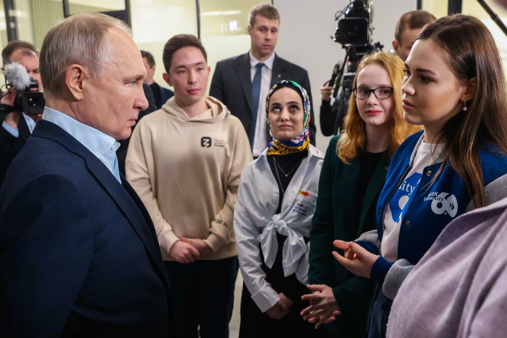 PUTIN SA STUDENTIMA U MOSKVI: Cilj rata je odbrana Rusije i njenog naroda