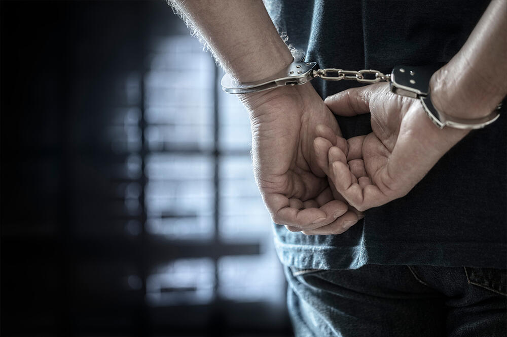 OSUĐEN NA 26 GODINA ZATVORA PA PUŠTEN USLOVNO, NIJE IZDRŽAO: Bivši policajac iz Tuzle ponovo uhvaćen sa 2,6 kilograma spida