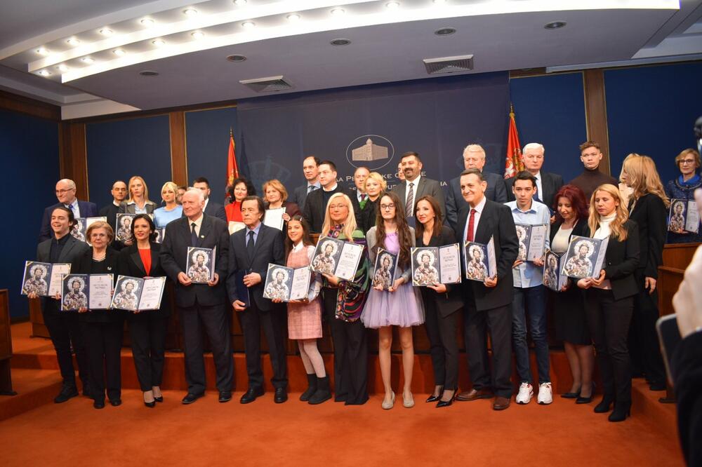 DODATNI PODSTREK DA RADITE JOŠ BOLJE! Ministar Branko Ružić uručio Svetosavske nagrade pojedincima i institucijam