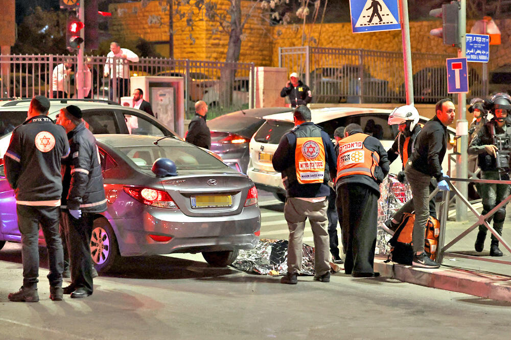 TERORISTIČKI NAPAD U JERUSALIMU: Napadač pucao u ljude dok su izlazili iz sinagoge, ubio najmanje 7! STRAVIČNI PRIZORI (VIDEO)