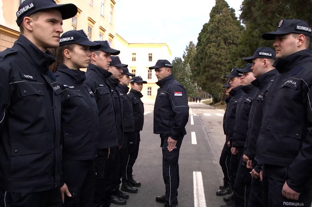 SRBIJA ŠKOLUJE NOVE POLICAJCE! Najboljih 200 devojčica i dečaka upisuje ponovo osnovanu srednju školu MUP u Sremskoj Kamenici