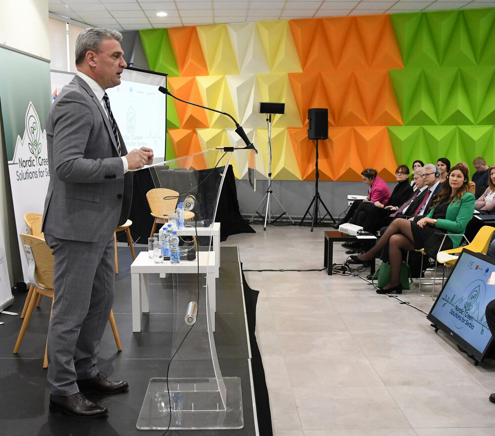 gradonačenik Čačka Milun Todorović se obraća učesnicima konferencije