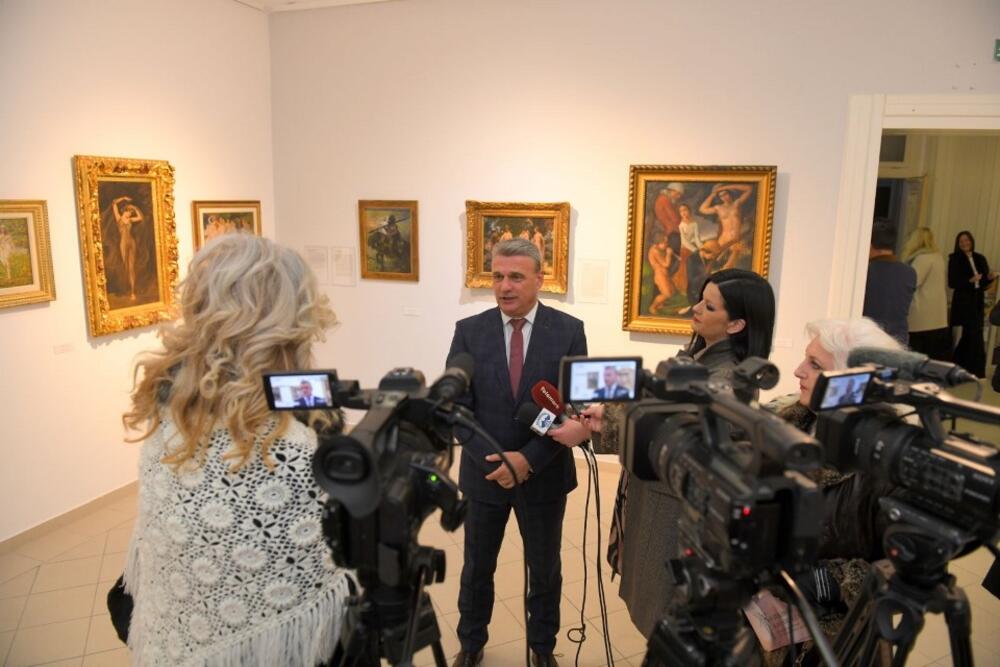 Gradonačelnik Čačka Milun Todorović na otvaranju izložbe
