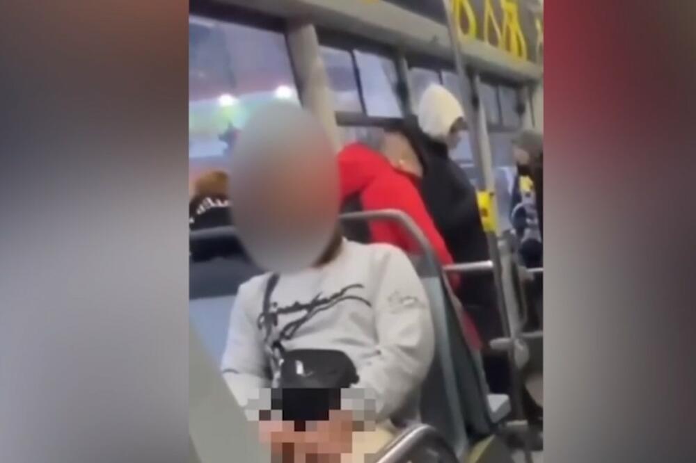 "TO ŠTO DRŽI U RUCI NABIĆU MU U USTA!" Užasna scena iz gradskog autobusa kruži društvenim mrežama, LJUDI ZGROŽENI! VIDEO