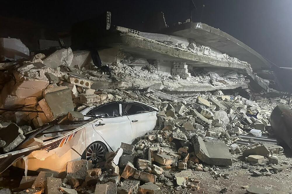 DVA JAKA ZEMLJOTRESA POGODILA TURSKU: Stotine mrtvih i povređenih! Zgrade padale kao kule od karata