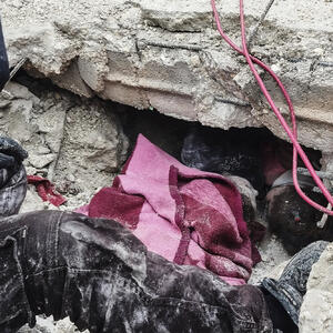 ŽENA ŽIVA ZAKOPANA OBJAVILA FOTOGRAFIJU: Horor nakon zemljotresa, ljudi