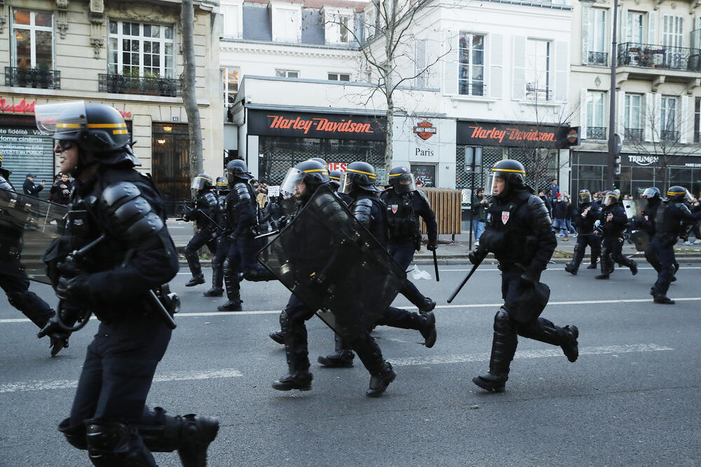 KIPTI BES U FRANCUSKOJ: U incidentima na protestu zbog gradnje rezevoara vode 35 povređenih, od kojih pet teže