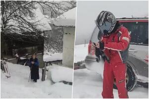 DRAMATIČNE SLIKE IZ IVANJIČKIH SELA: Sneg sve paralisao, EVAKUIŠU LJUDE, do nekih mesta moguće doći samo MOTORNIM SANKAMA! FOTO