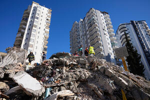 NOVO ČUDO U TURSKOJ: Posle 248 časova od zemljotresa sedamnaestogodišnja Alejna pronađena živa!