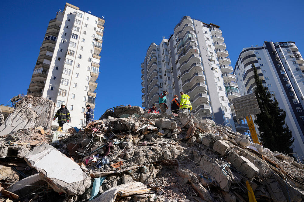 NOVO ČUDO U TURSKOJ: Posle 248 časova od zemljotresa sedamnaestogodišnja Alejna pronađena živa!
